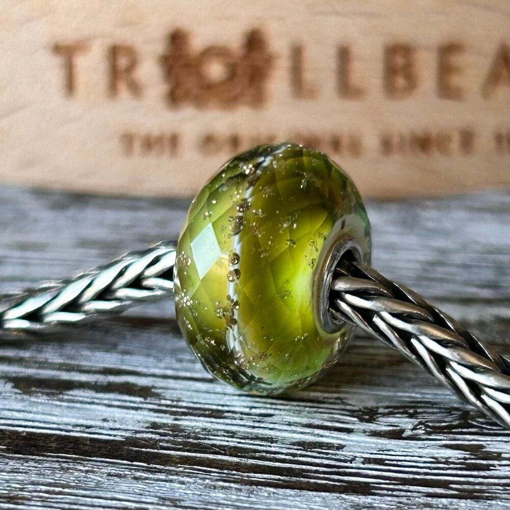TROLLBEADS Glitter Facet Unique Chartreuse Green LAA NEW, Event Bead, Gold Cream